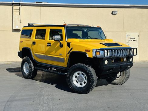 Used 2003 HUMMER H2 w/ Preferred Equipment Group image 2