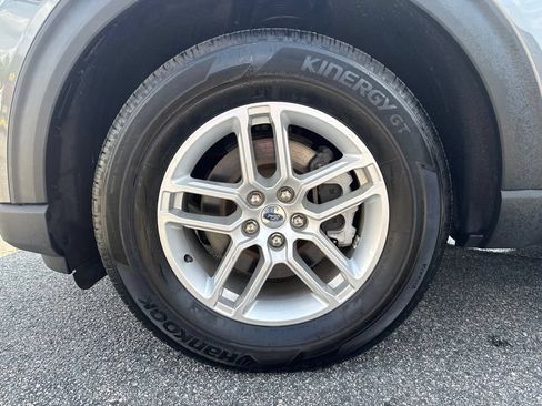 Used 2025 Ford Explorer Active AWD/4WD image 30