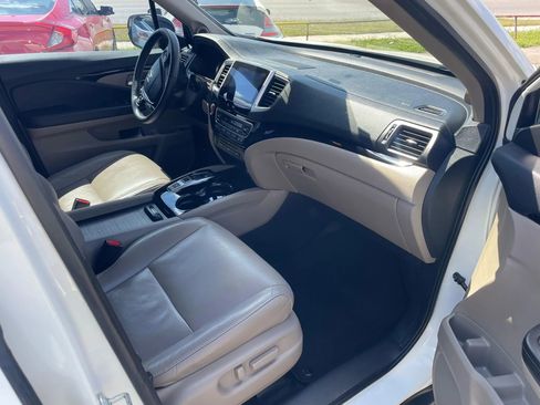 Used 2018 Honda Pilot Touring image 12