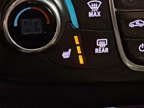 Used 2023 Chevrolet Traverse LT image 21