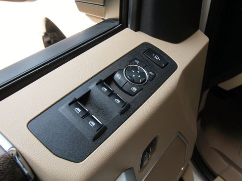 Used 2018 Ford F250 Lariat w/ Lariat Ultimate Package AWD/4WD image 19
