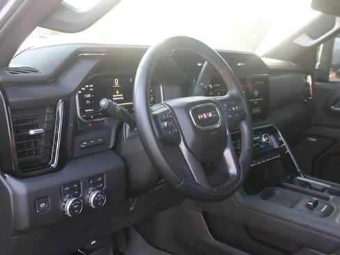 Used 2024 GMC Sierra 2500 AT4 w/ AT4 Premium Plus Package AWD/4WD image 16
