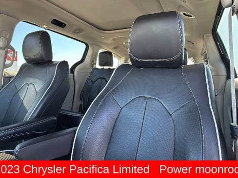 Used 2023 Chrysler Pacifica Limited FWD image 11