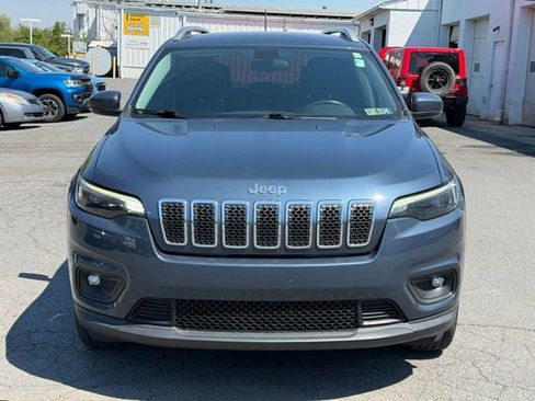 Used 2019 Jeep Cherokee Latitude Plus w/ Cold Weather Group AWD/4WD image 2