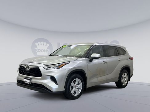 Used 2020 Toyota Highlander L image 1