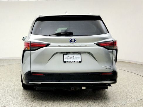Used 2021 Toyota Sienna Platinum FWD image 6