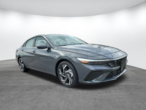 Used 2025 Hyundai Elantra SEL image 23