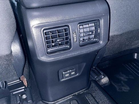 Used 2022 Toyota RAV4 XLE AWD/4WD image 32