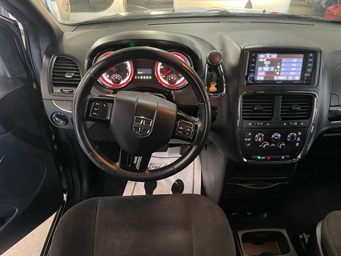 Used 2018 Dodge Grand Caravan SE FWD image 9