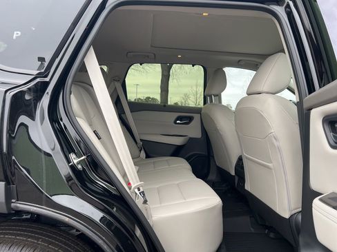 New 2025 Nissan Rogue SV w/ SV Premium Package image 28