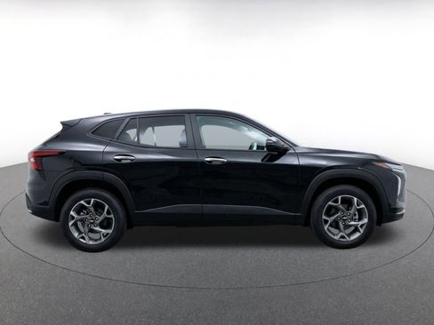 Used 2025 Chevrolet Trax LT FWD image 10