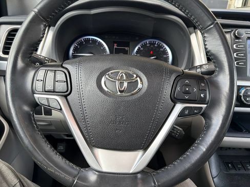 Used 2019 Toyota Highlander XLE AWD/4WD image 21