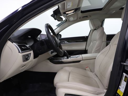 Used 2020 BMW 750i xDrive w/ Executive Package AWD/4WD image 29