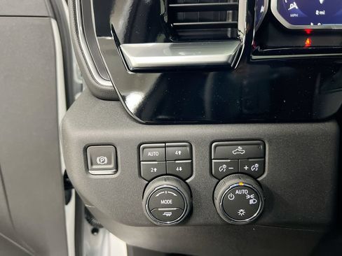 New 2026 Chevrolet Silverado 1500 LT w/ Z71 Off-Road Package AWD/4WD image 19