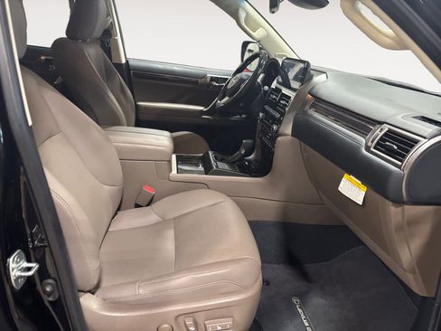 Used 2023 Lexus GX 460 Premium w/ Accessory Package image 16