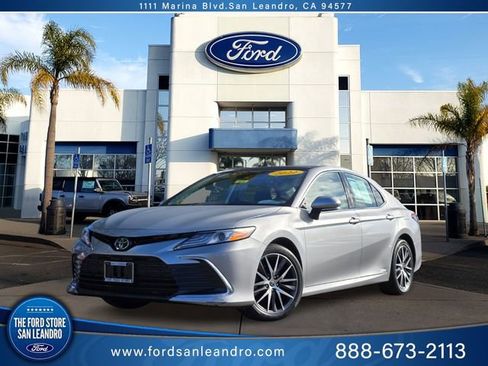 Used 2022 Toyota Camry XLE image 1