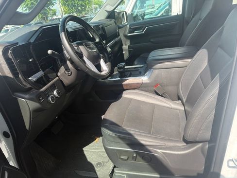 Used 2023 GMC Sierra 1500 SLT w/ SLT Premium Package AWD/4WD image 11