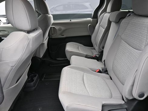 Used 2022 Toyota Sienna LE AWD/4WD image 13