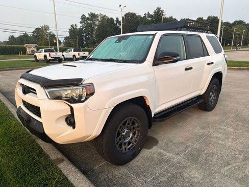 Certified 2020 Toyota 4Runner Venture w/ Moonroof Package AWD/4WD image 1