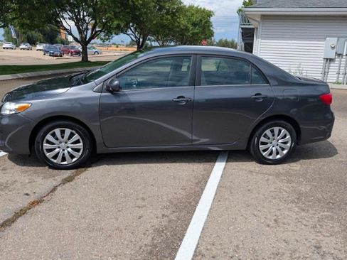 Used 2013 Toyota Corolla LE FWD image 2