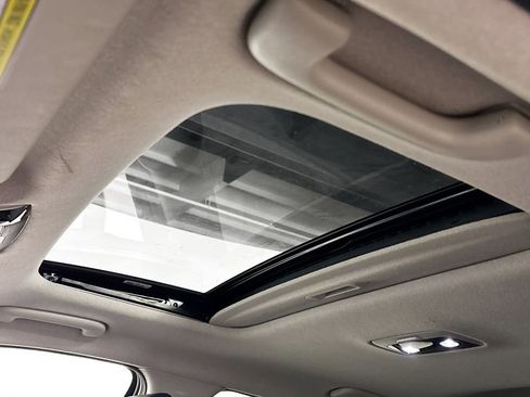 Used 2023 Kia Niro SX Touring image 19