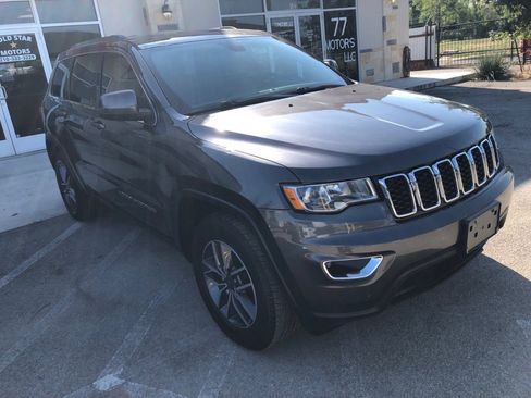 Used 2019 Jeep Grand Cherokee Laredo w/ 18" Wheel & 8.4" Radio Group image 1