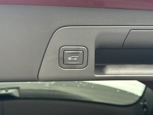 Used 2023 Buick Envision Avenir AWD/4WD image 13