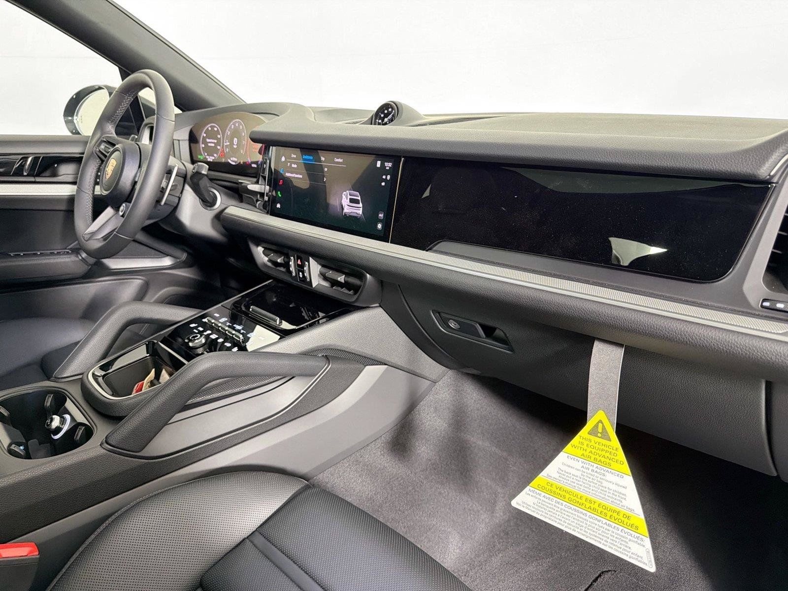 Certified 2025 Porsche Cayenne Coupe AWD/4WD image 29