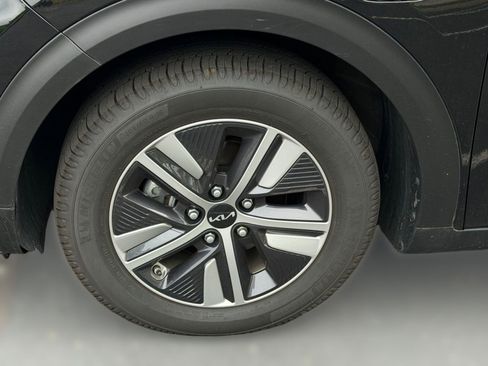 Used 2022 Kia Niro EX Premium FWD image 9