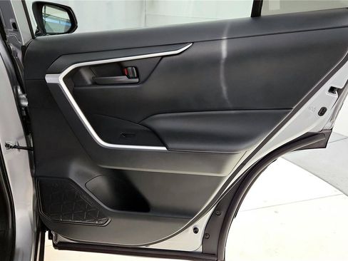 Certified 2022 Toyota RAV4 LE image 31