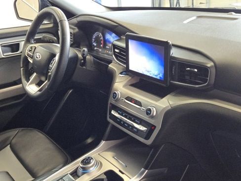 Used 2023 Ford Explorer XLT w/ Equipment Group 202A image 6