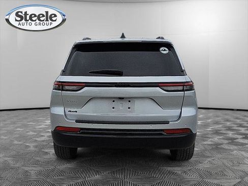 Certified 2024 Jeep Grand Cherokee Altitude AWD/4WD image 4