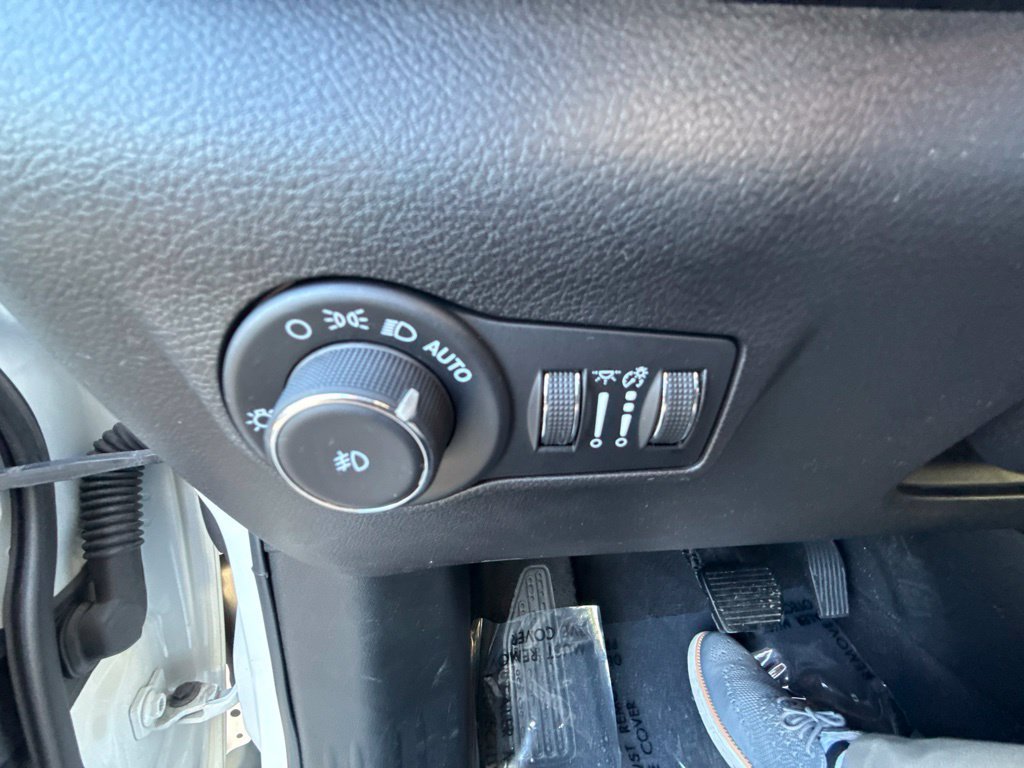 Used 2024 Jeep Compass Latitude AWD/4WD image 19