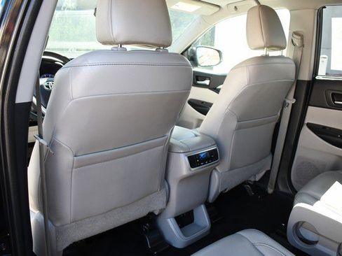 Used 2019 Toyota Highlander XLE w/ Carpet Mat Package (TMS) image 22