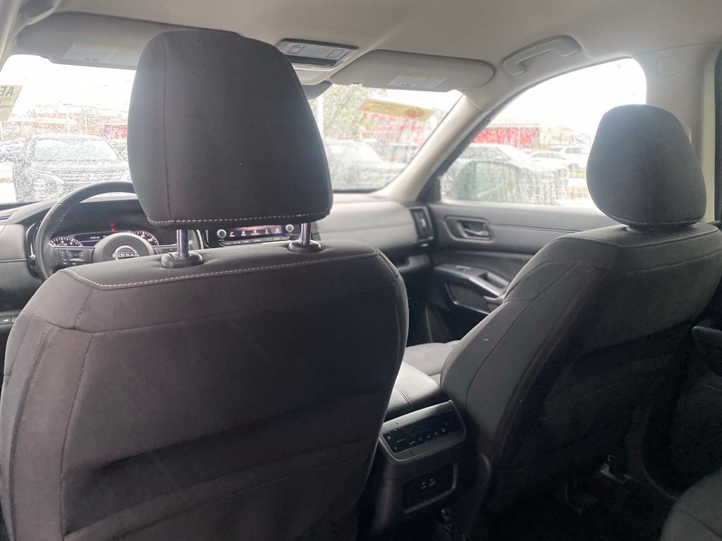 Used 2025 Nissan Pathfinder SV FWD image 28