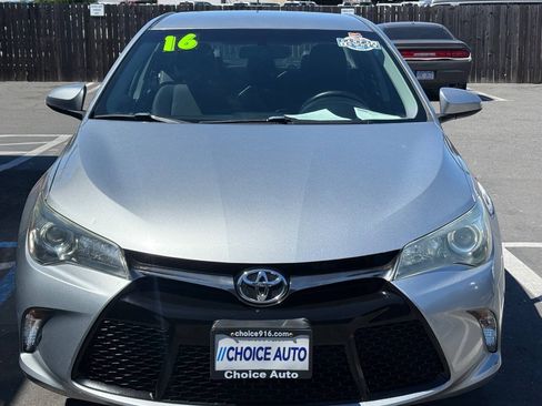 Used 2016 Toyota Camry SE FWD image 3