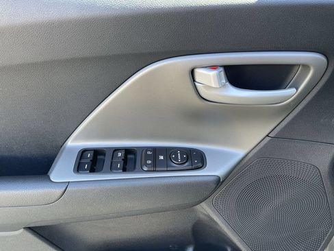 Used 2018 Kia Niro LX FWD image 21