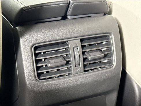 Used 2024 Nissan Rogue SL AWD/4WD image 35