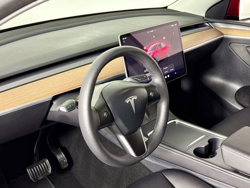 Used 2025 Tesla Model Y Long Range image 16
