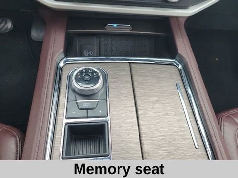 Used 2024 Ford Expedition Limited image 9