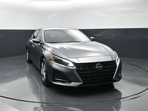 Used 2025 Nissan Altima 2.5 S FWD image 5