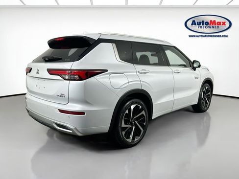 Used 2023 Mitsubishi Outlander SEL AWD/4WD image 2