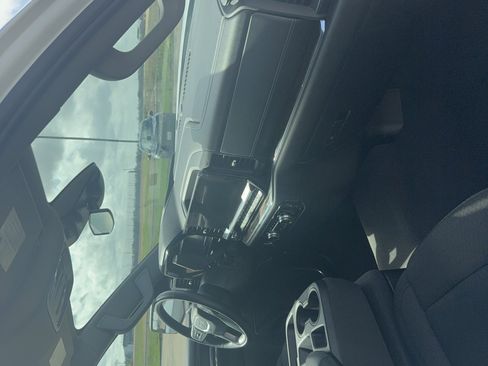 Used 2024 GMC Sierra 1500 SLE image 14