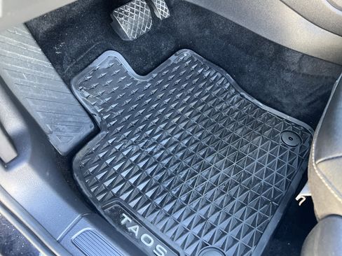 Certified 2024 Volkswagen Taos SE w/ Black Wheel Package image 15