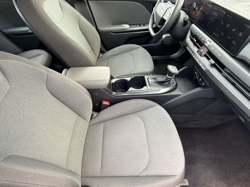 Used 2025 Kia K4 FWD image 28