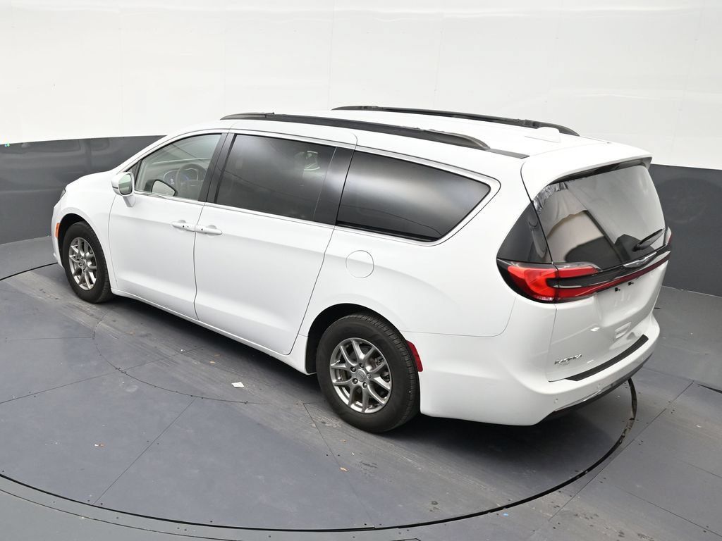 Used 2021 Chrysler Pacifica Touring FWD image 13