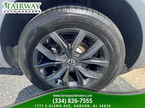 Used 2023 Volkswagen Tiguan SE AWD/4WD image 30