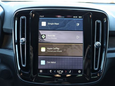 Used 2024 Volvo C40 Recharge Core image 34