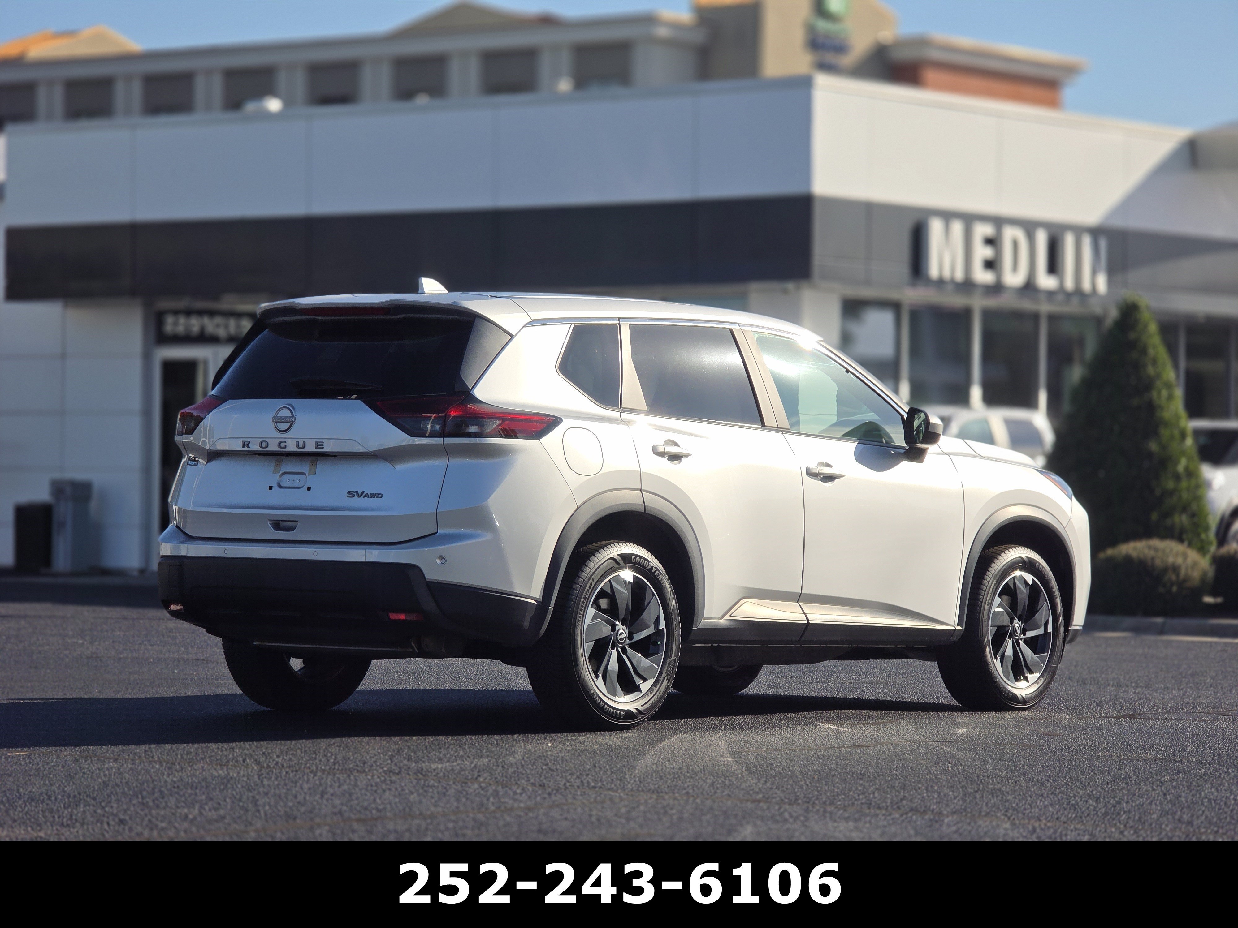 Used 2024 Nissan Rogue SV AWD/4WD image 7