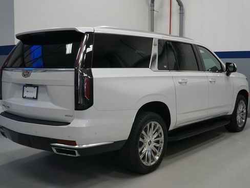 Used 2022 Cadillac Escalade ESV Premium Luxury image 6